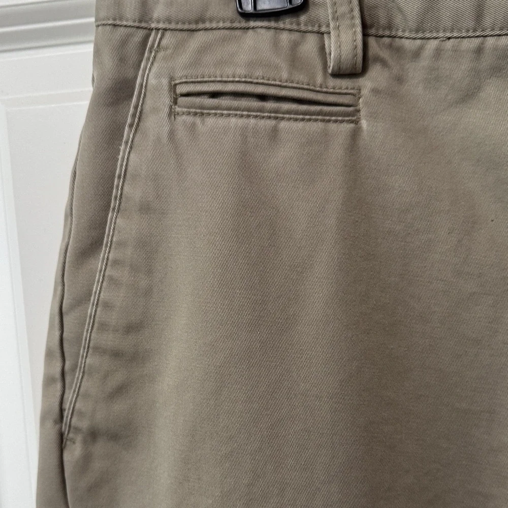 Dockers Men's Flat Front Relaxed Fit Khaki Chinos